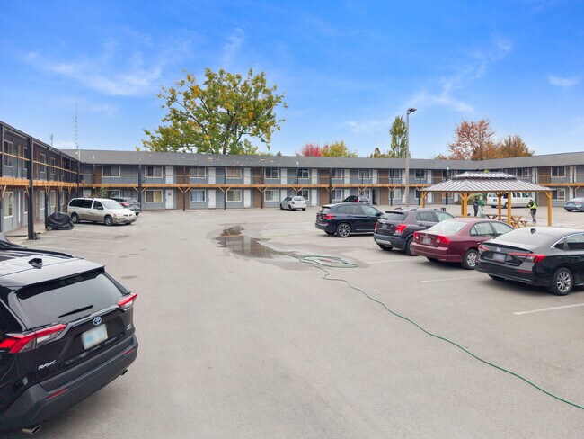 Photo - Bachelor Unit for Rent