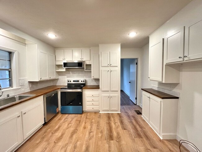 Photo - 4 Bed/2 Bath Home in Pearl