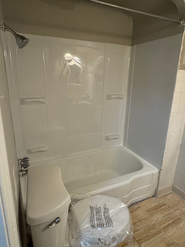 Building Photo - 21218 Hillgrove Ave