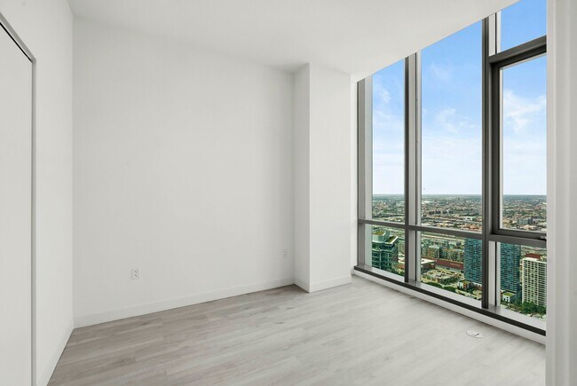 Photo - 815 S Michigan Ave