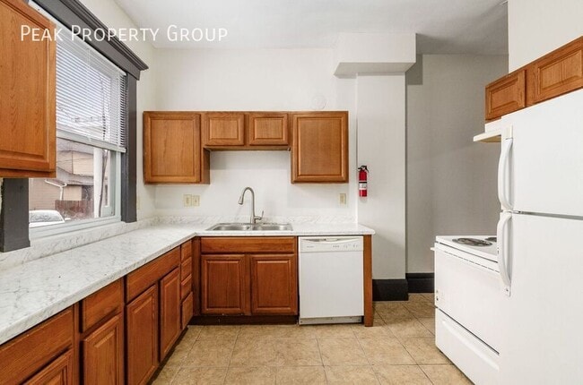 Building Photo - 180-182 W. 8th Avenue-182 W. 8th Avenue Unit 182 W. 8th Avenue