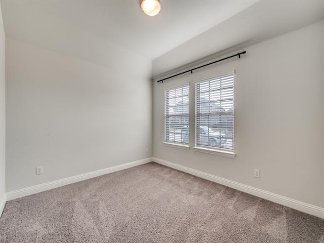 Photo - 930 Waterview Dr