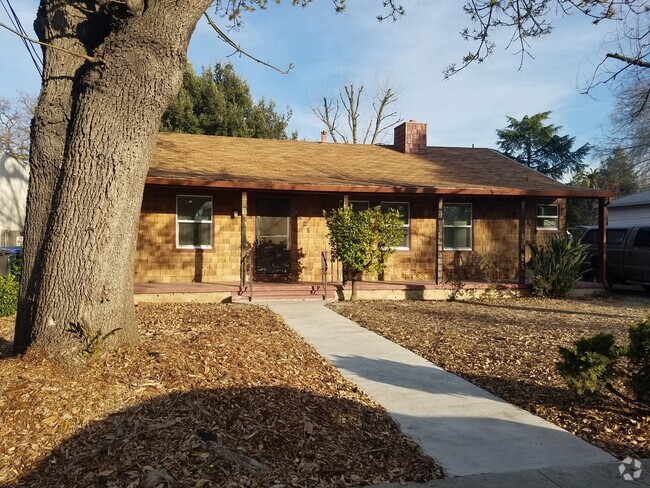 Building Photo - Cute Single Story Home