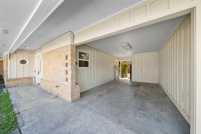 Photo - 404 Milwaukee St