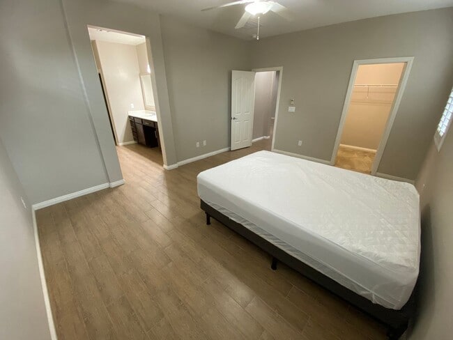 Photo - Wonderful 3 bed/3 bath home located in N. Las Vegas