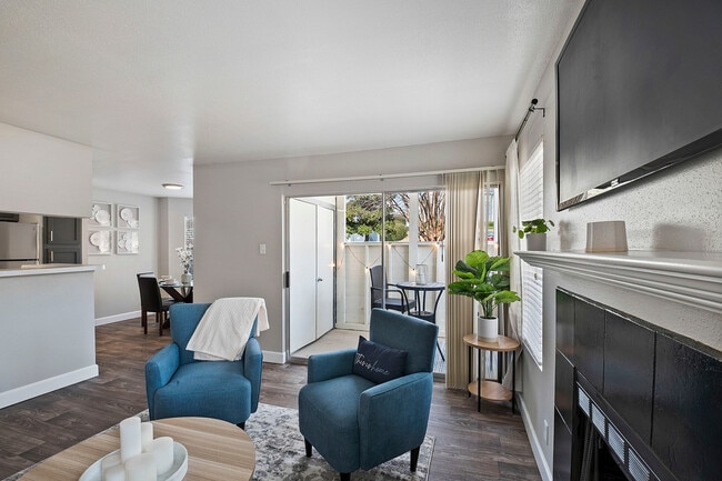 Photo - Hampton Courts Apartments