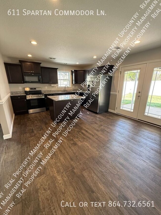 Photo - 611 Spartan Commodor Ln