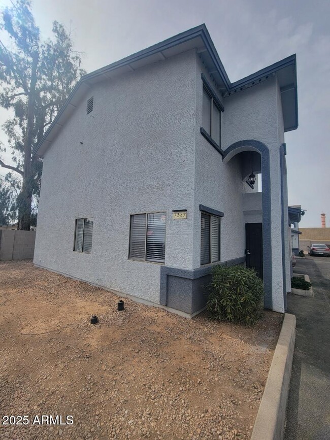 Photo - 7347 N Black Cyn Hwy Townhome