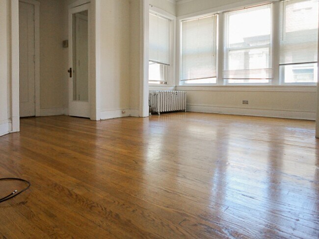 Photo - 5043 N Damen Ave Unidad 2E