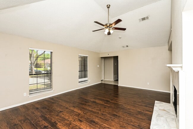 Photo - 3309 Country Creek Ln