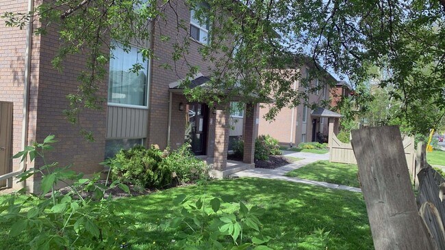 Photo - 282 Romaine St