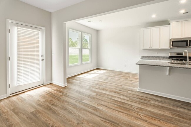 Photo - 421 Midland Pnes Dr