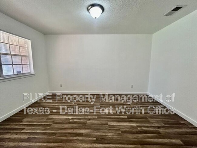Photo - 3809 Falcon Dr