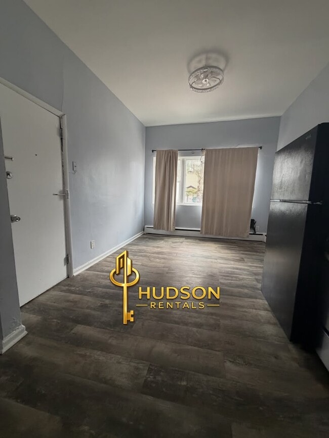 24 Beacon Ave 2 - 22 Beacon Ave Unit 2
