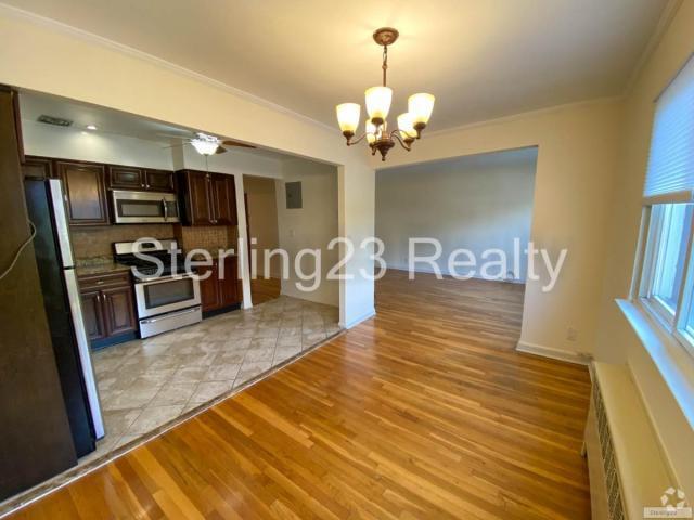 Building Photo - 2 bedroom in Long Island City NY 11102 Unit 2 Rental