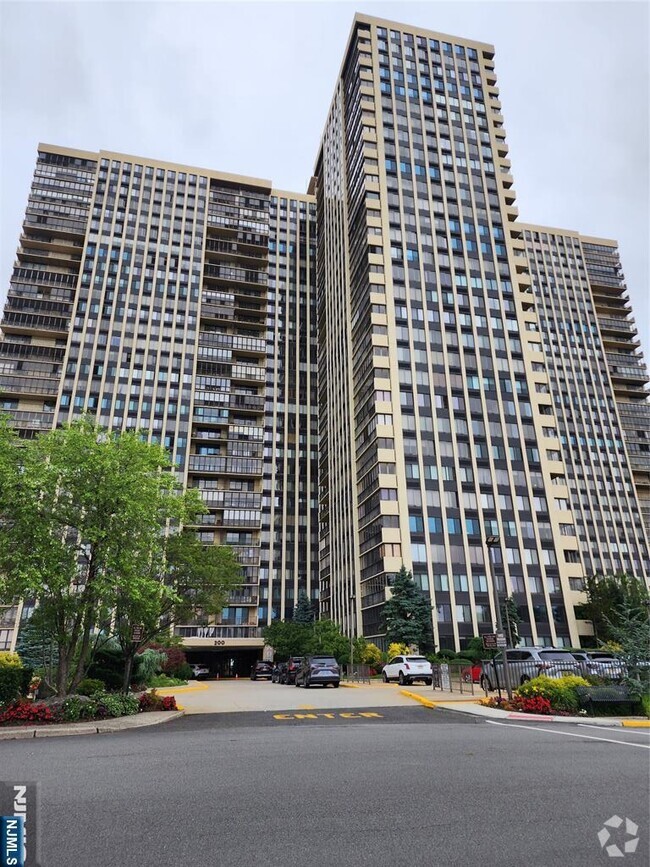 Building Photo - 200 Winston Dr Unit 311 Rental