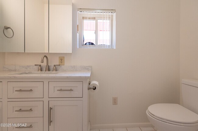 Photo - 1560 N John Adams St