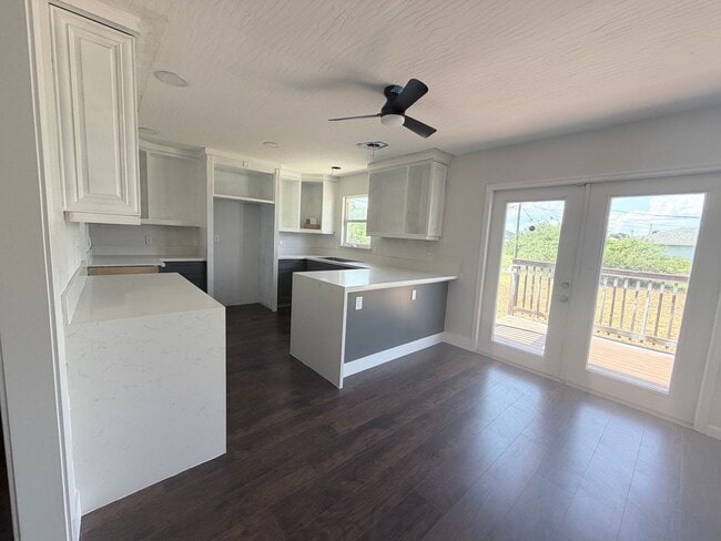 Photo - 5302 5th St W