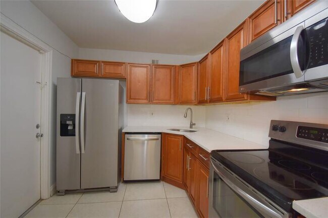 Building Photo - 9 NE 19th Ct Unit 119c Rental