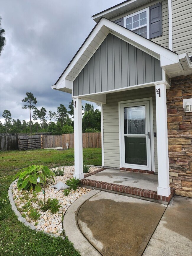 Photo - 208 Lockwood Ct