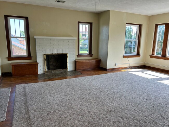 Photo - 119 S A St