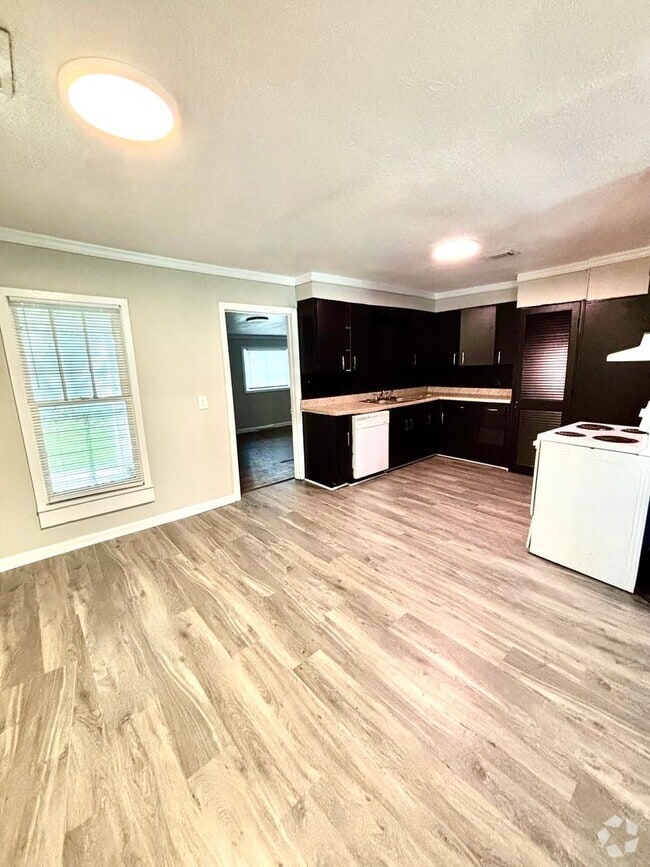 Building Photo - 1014 Cherry--Coming Soon! Rental