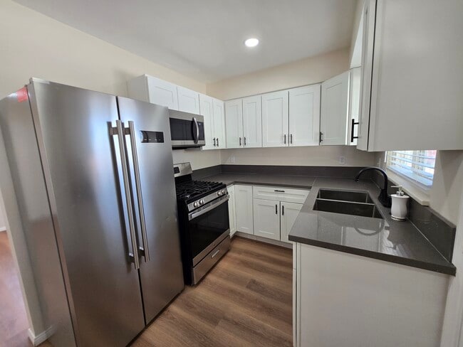 Building Photo - 16340 Villa Dr Unit 16340 Villa Drive