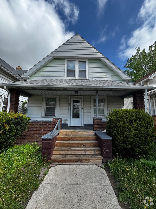 Building Photo - 319 E Streicher St Rental