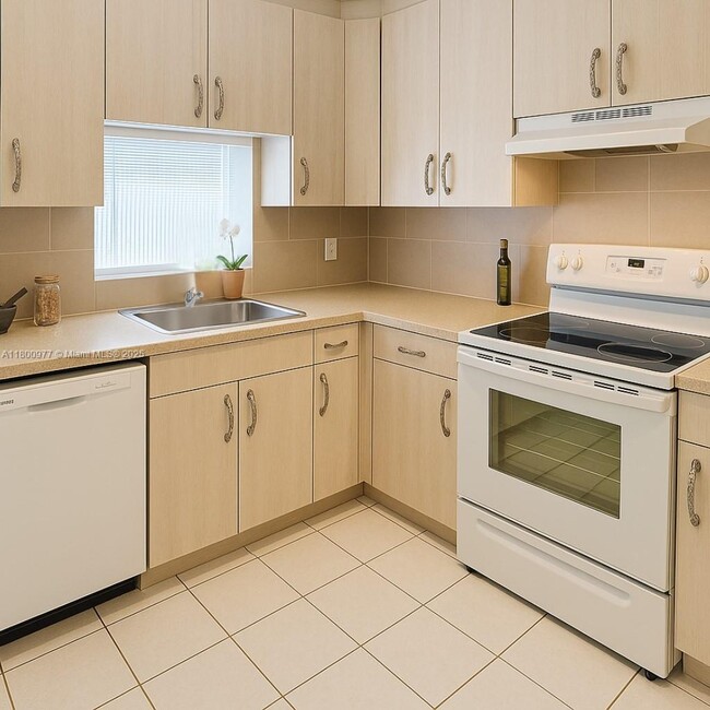 Photo - 10835 SW 112th Ave Unit 206