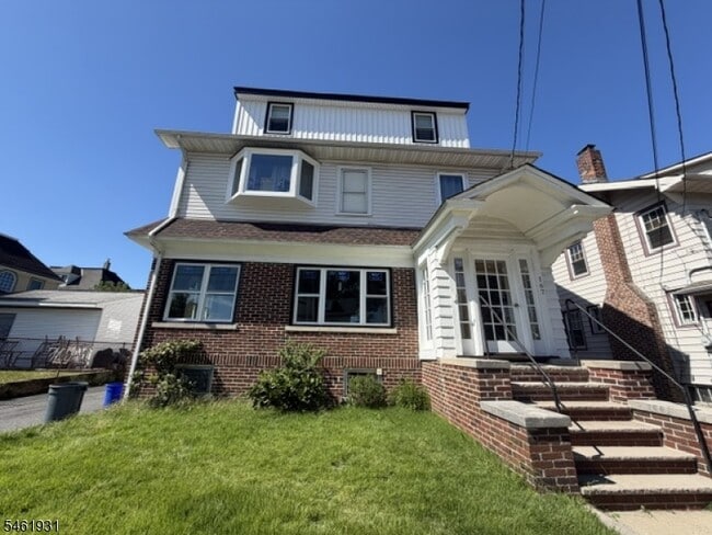 Building Photo - 167 Linden Ave