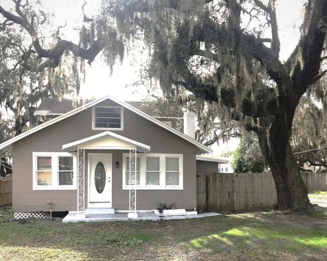 Building Photo - 2216 W Woodlawn Ave Rental
