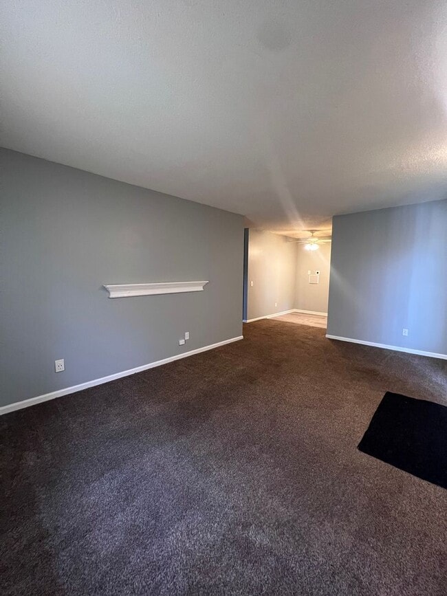Photo - Cozy 2-Bedroom Apartment with Convenient F...