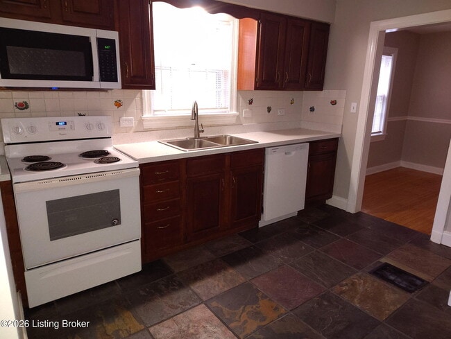 Photo - 3253 Lexington Rd