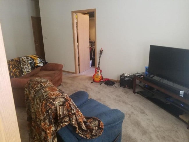 Photo - 33 N Main St