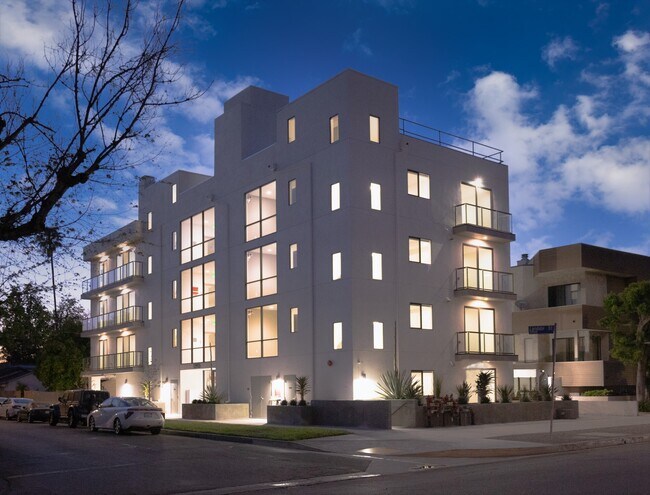 Photo - 12905 Landale St Unidad 302