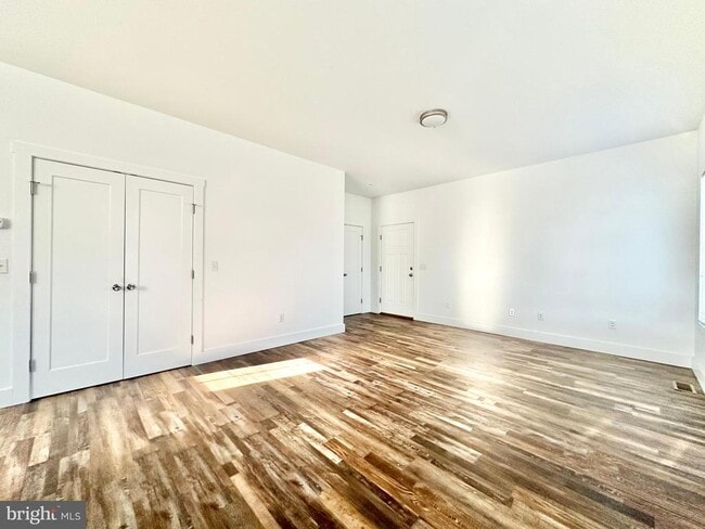 Photo - 350 N Main St