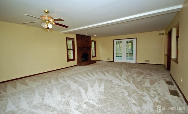 6 Heather Ln