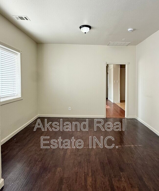 139 W Yosemite Ave