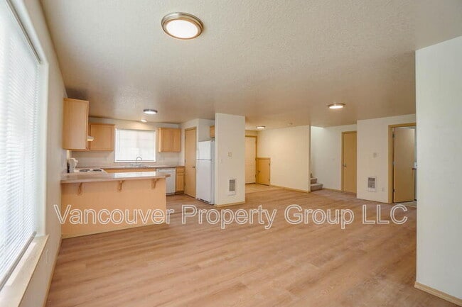 Photo - 1100 W 30th St