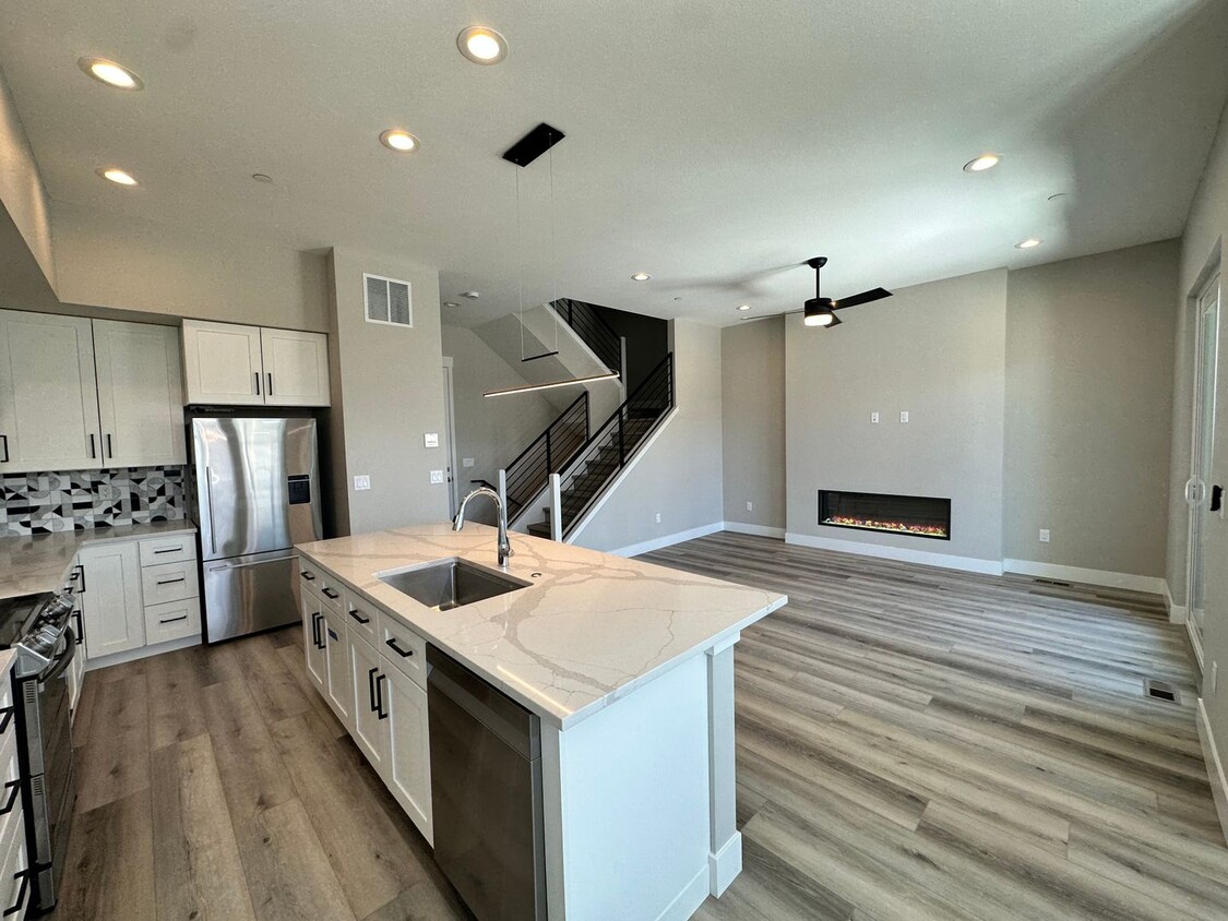 Modern 4 Bedroom 3.5 Bath Townhome In The ... - Modern 4 Bedroom 3.5 Bath Townhome In The ...