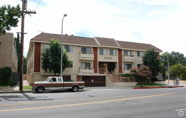 Photo - 14658 Magnolia Blvd