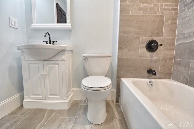 Photo - 57 W Seventh St Unit 3