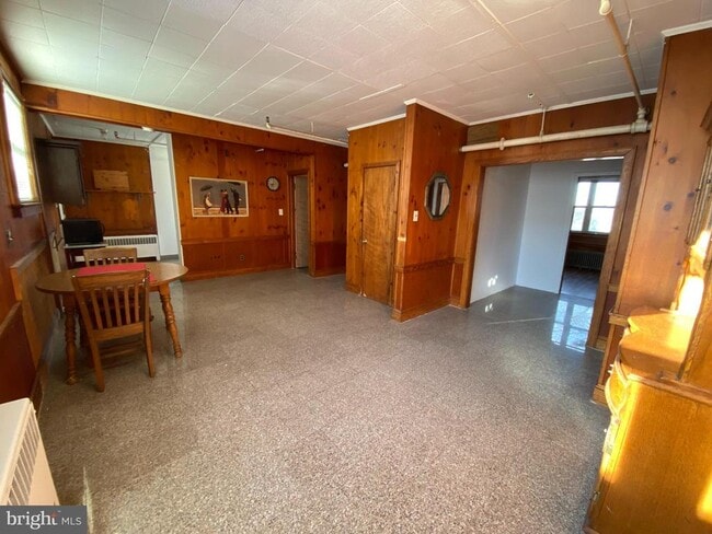 Photo - 13 E St