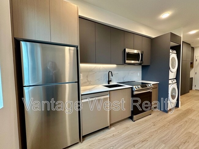 Photo - 417-720 KLO Rd