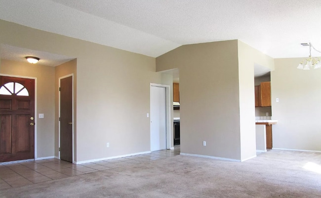 Photo - 325 Cantebury Dr