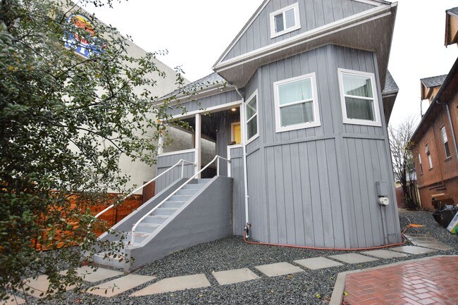 Building Photo - Stylish Oakland Retreat – 3BR, 2BA + Huge ... Rental