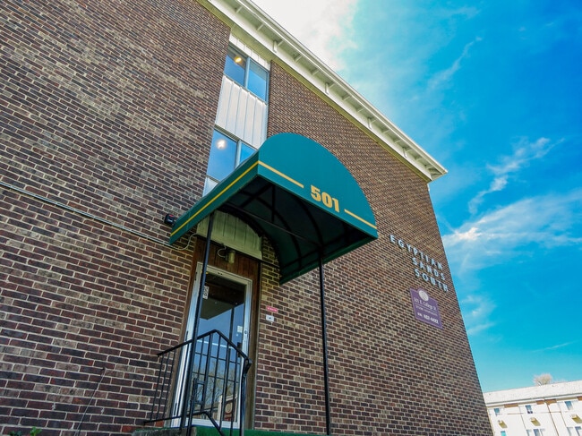 501 E College St (Studios)