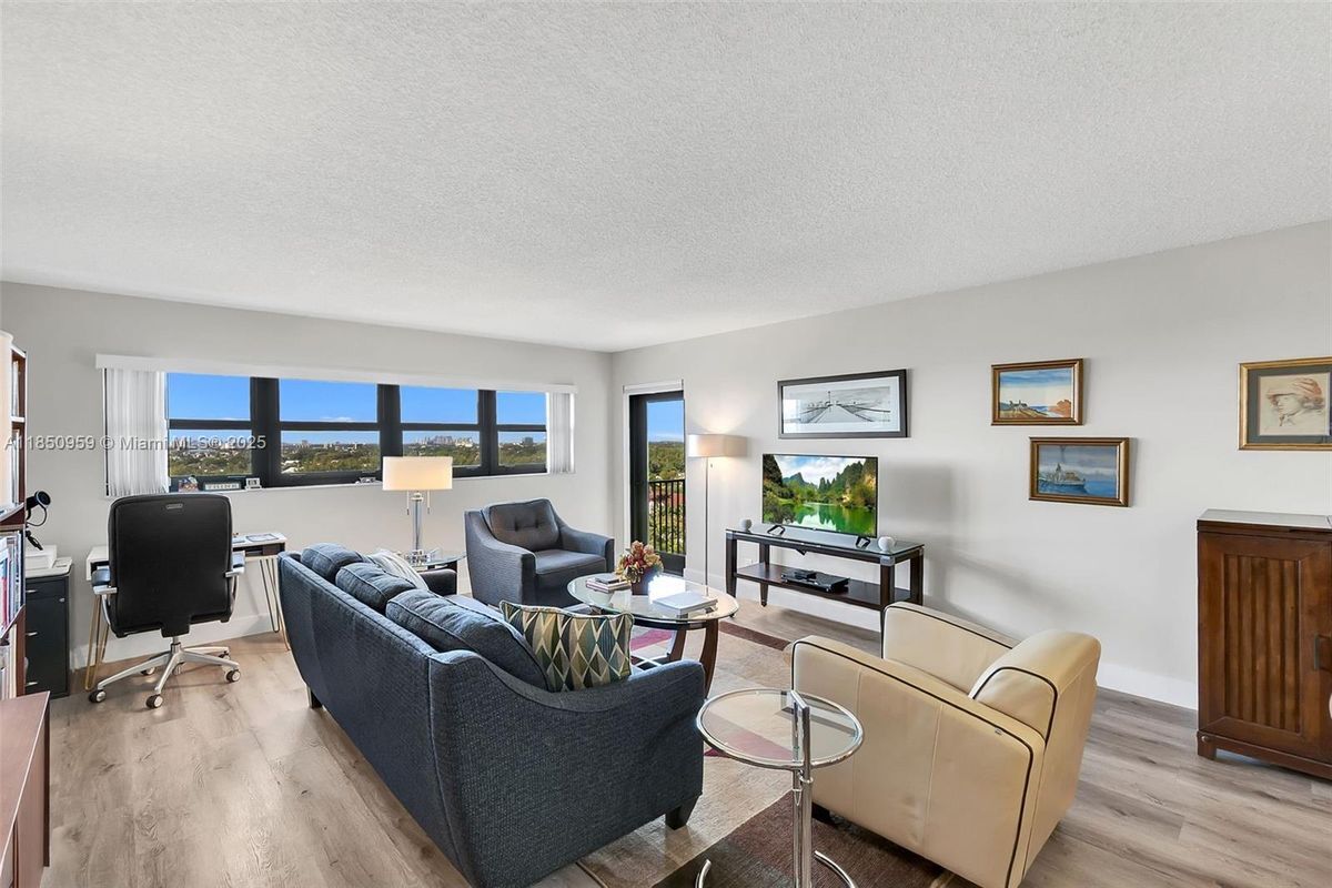 Photo - 3200 Port Royale Dr N