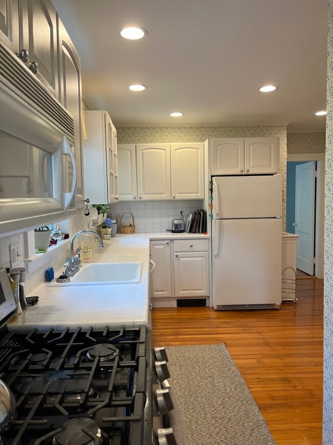 Building Photo - 52 Mt Vernon St Unit 1 Rental
