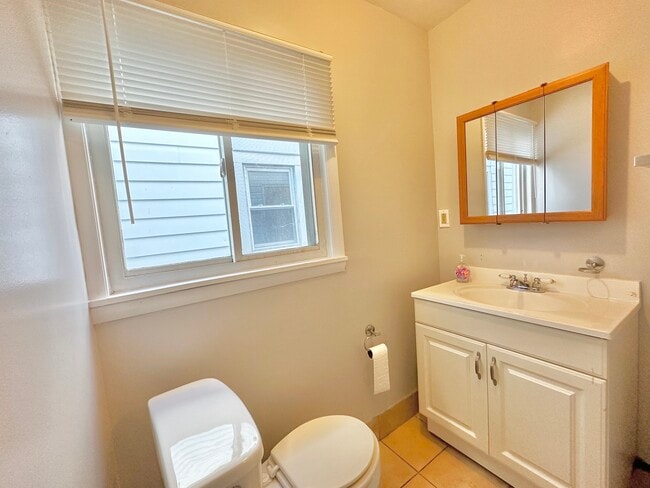 Photo - 335 Scott St